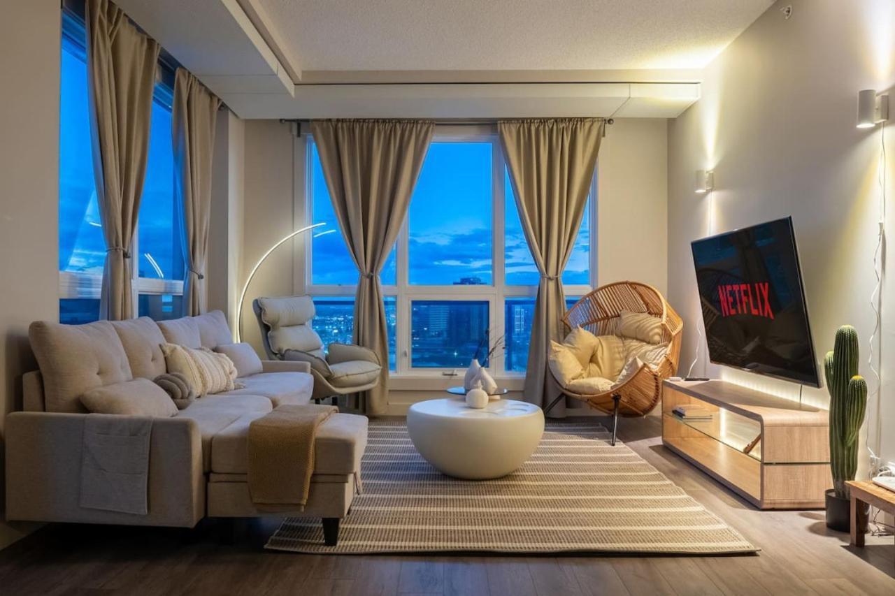 Upscale Penthouse Stay With Mountain & City Views, Free Parking, Bbq Grill, Office Space & More YYC Exterior foto