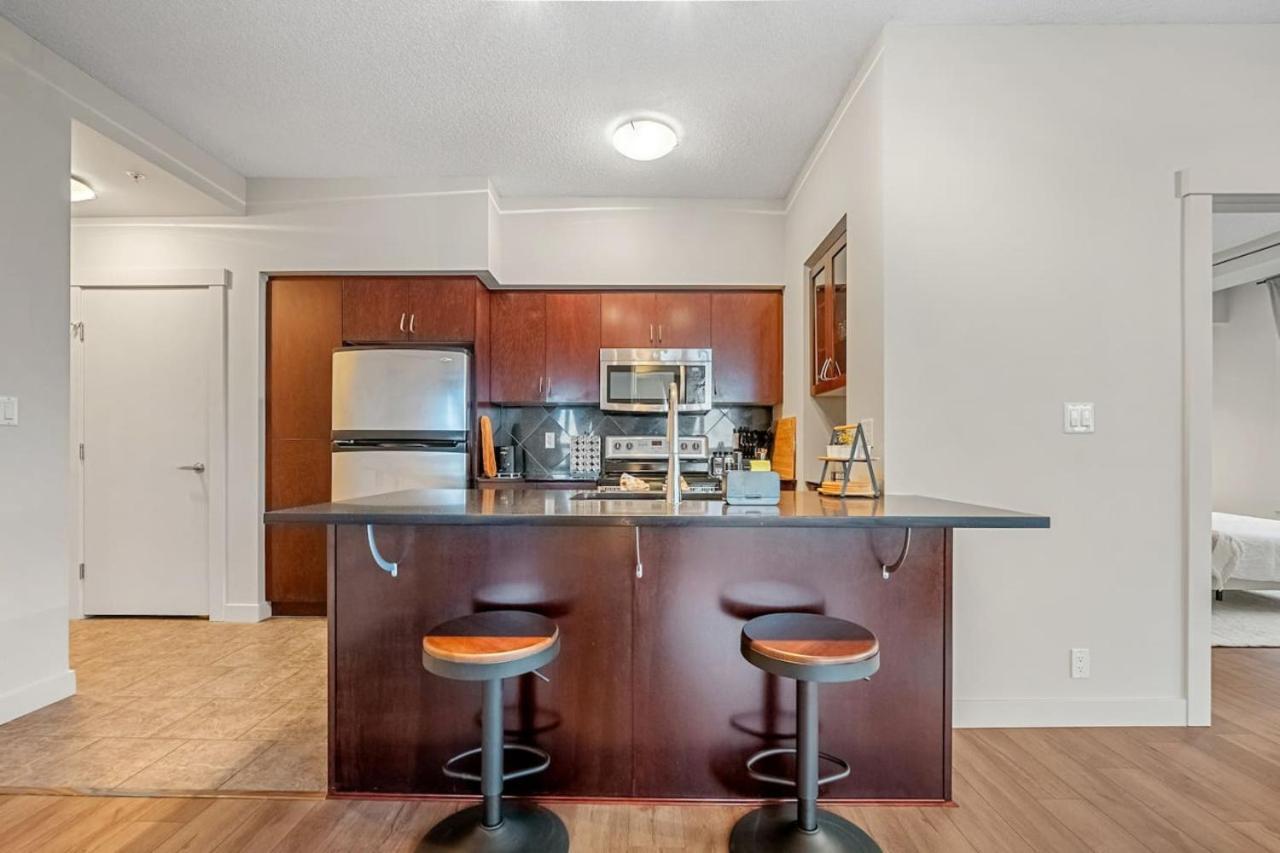 Upscale Penthouse Stay With Mountain & City Views, Free Parking, Bbq Grill, Office Space & More YYC Exterior foto