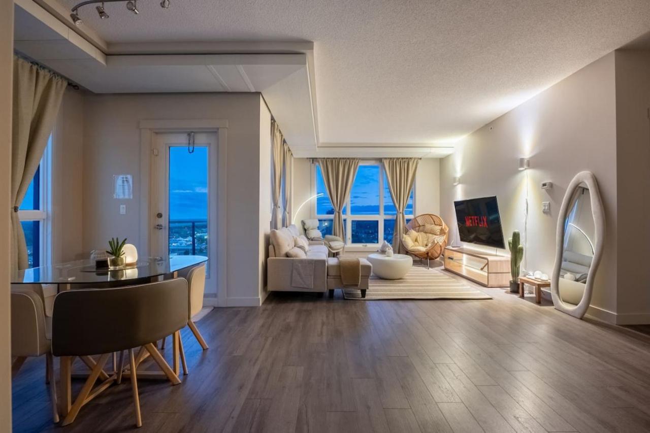 Upscale Penthouse Stay With Mountain & City Views, Free Parking, Bbq Grill, Office Space & More YYC Exterior foto